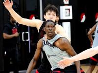 杏彩体育官网-杨瀚森15分3板2帽NBA夏联开拓者击败鹈鹕
